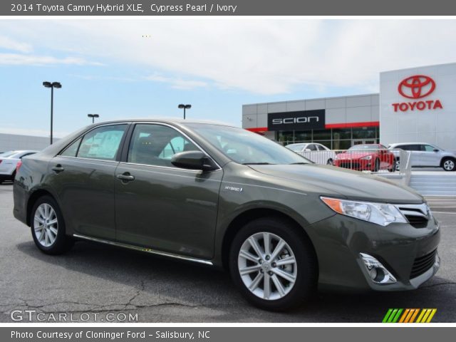 2014 Toyota Camry Hybrid XLE in Cypress Pearl