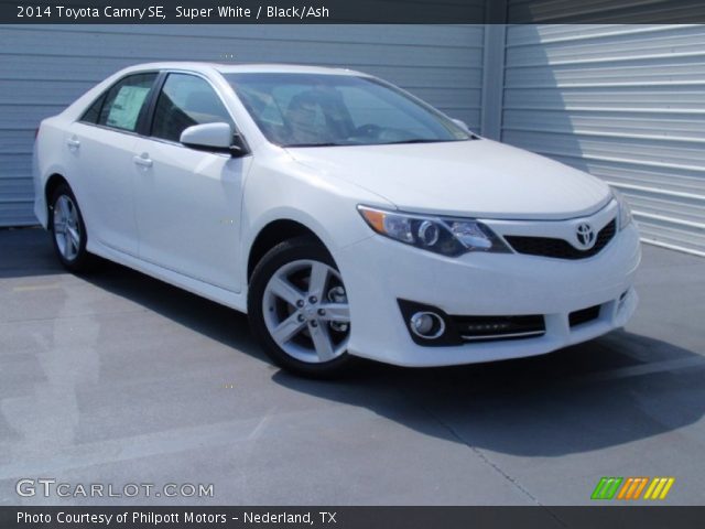 2014 Toyota Camry SE in Super White
