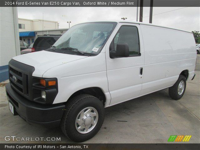 2014 Ford E-Series Van E250 Cargo Van in Oxford White