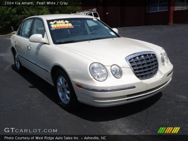 2004 Kia Amanti  in Pearl White