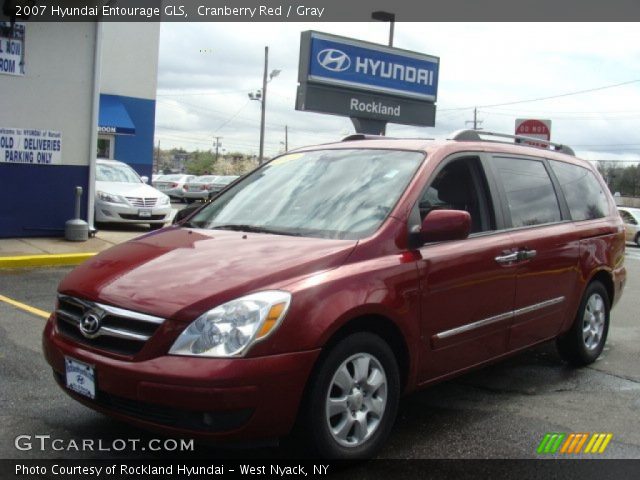 2007 Hyundai Entourage GLS in Cranberry Red