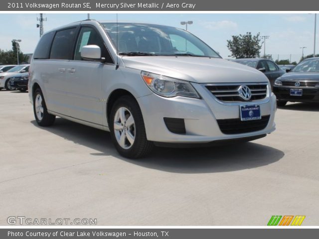 2011 Volkswagen Routan SE in Mercury Silver Metallic