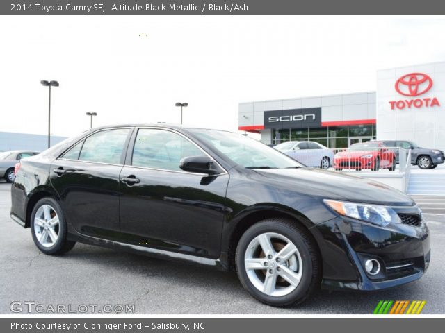 2014 Toyota Camry SE in Attitude Black Metallic