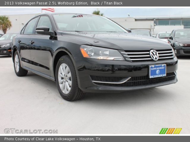 2013 Volkswagen Passat 2.5L Wolfsburg Edition in Black