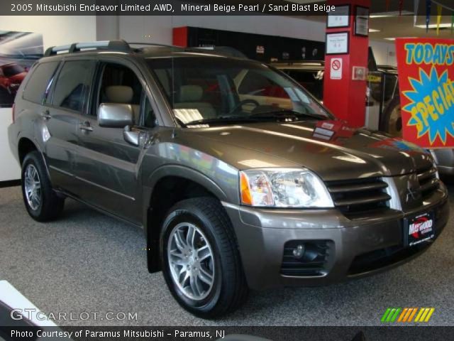 2005 Mitsubishi Endeavor Limited AWD in Mineral Beige Pearl