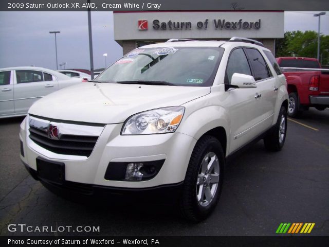 2009 Saturn Outlook XR AWD in Cream White