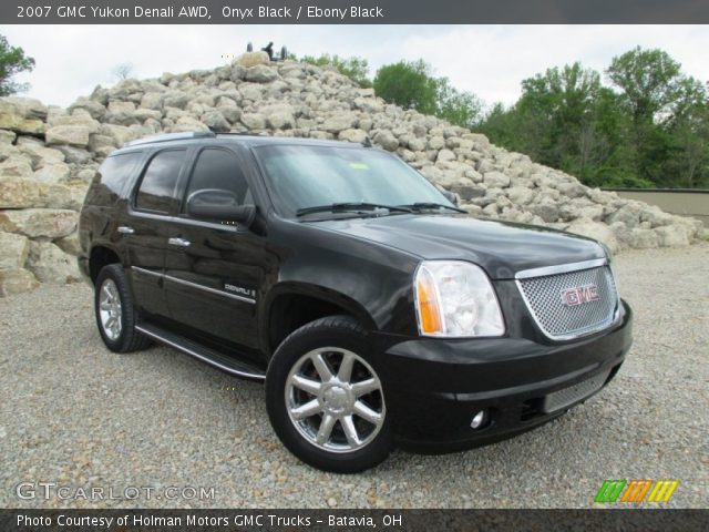 2007 GMC Yukon Denali AWD in Onyx Black