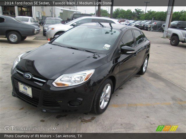 2014 Ford Focus SE Sedan in Tuxedo Black