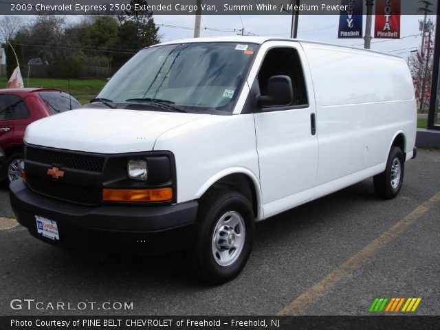2009 Chevrolet Express 2500 Extended Cargo Van in Summit White