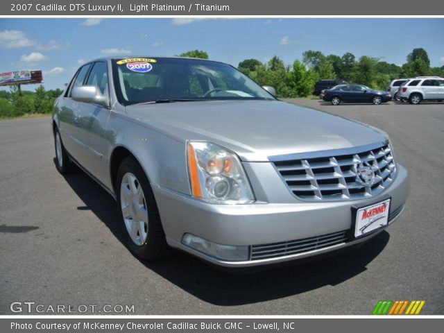 2007 Cadillac DTS Luxury II in Light Platinum