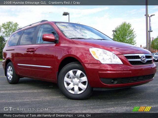 2008 Hyundai Entourage GLS in Cranberry Red