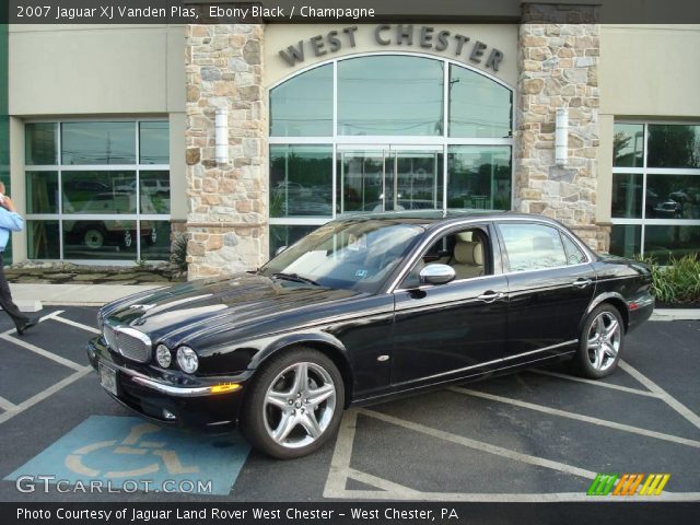 2007 Jaguar XJ Vanden Plas in Ebony Black