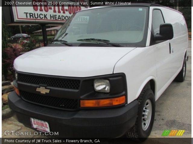 2007 Chevrolet Express 2500 Commercial Van in Summit White
