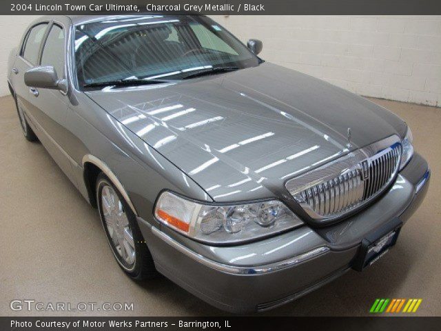 2004 Lincoln Town Car Ultimate in Charcoal Grey Metallic