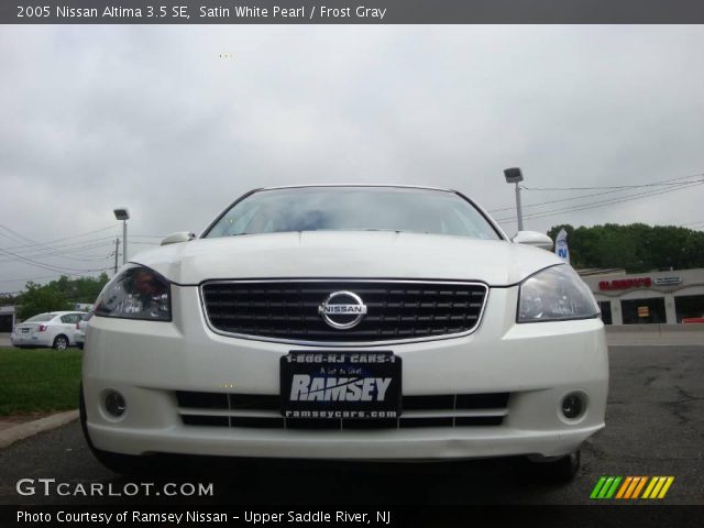 2005 Nissan Altima 3.5 SE in Satin White Pearl
