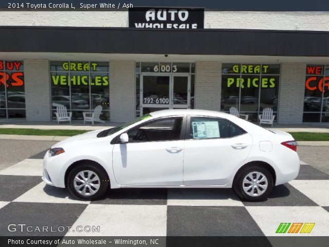 2014 Toyota Corolla L in Super White