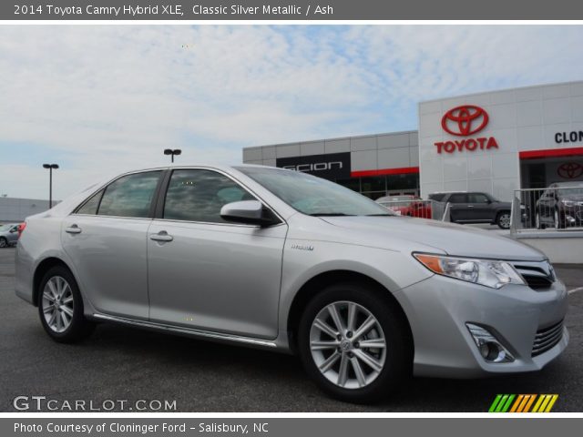 2014 Toyota Camry Hybrid XLE in Classic Silver Metallic