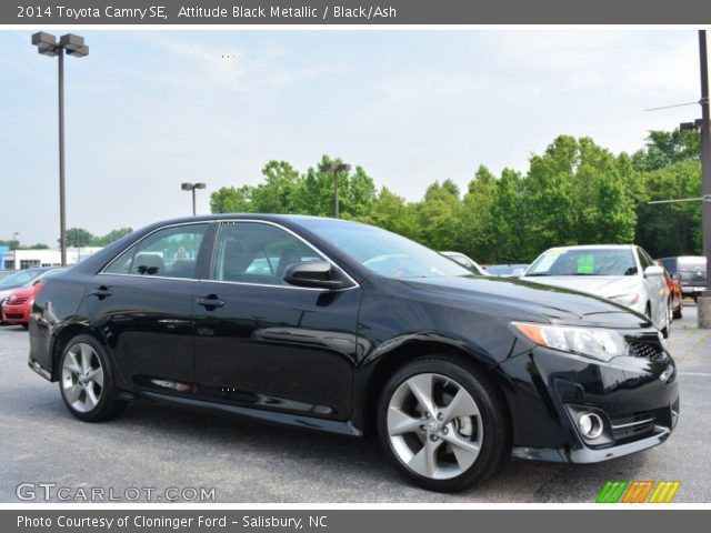 2014 Toyota Camry SE in Attitude Black Metallic