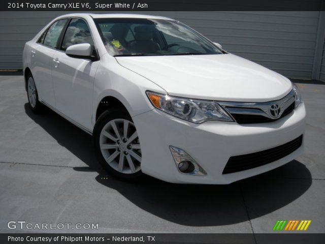 2014 Toyota Camry XLE V6 in Super White