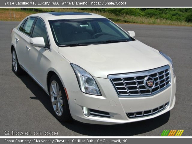 2014 Cadillac XTS Luxury FWD in White Diamond Tricoat