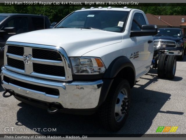 2014 Ram 5500 ST Regular Cab 4x4 Chassis in Bright White