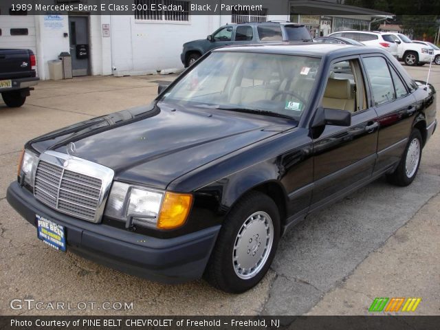 1989 Mercedes-Benz E Class 300 E Sedan in Black