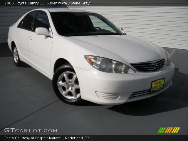 2006 Toyota Camry LE in Super White