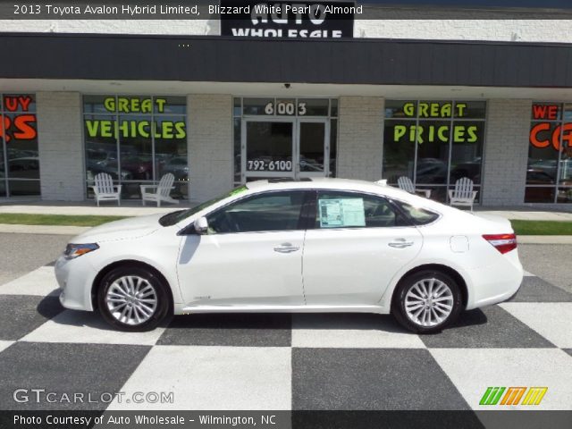 2013 Toyota Avalon Hybrid Limited in Blizzard White Pearl