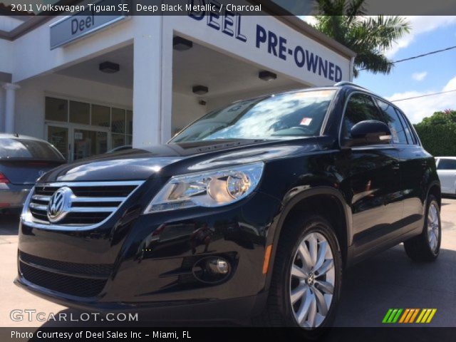 2011 Volkswagen Tiguan SE in Deep Black Metallic