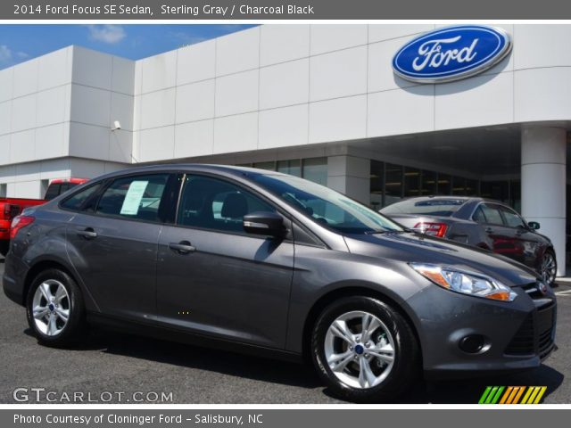 2014 Ford Focus SE Sedan in Sterling Gray