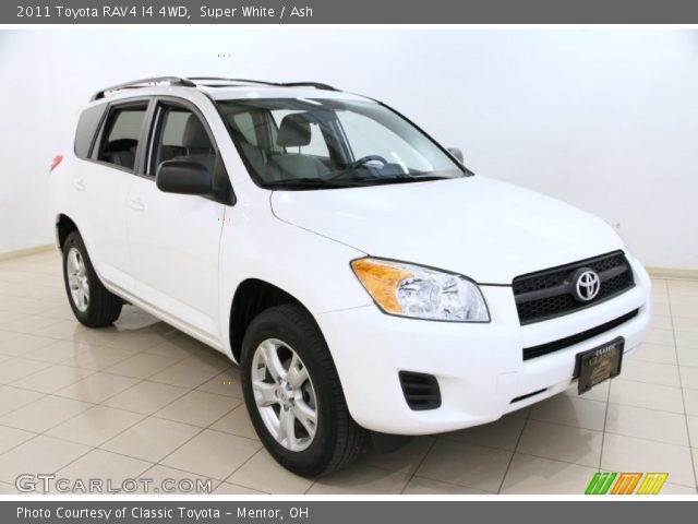 2011 Toyota RAV4 I4 4WD in Super White