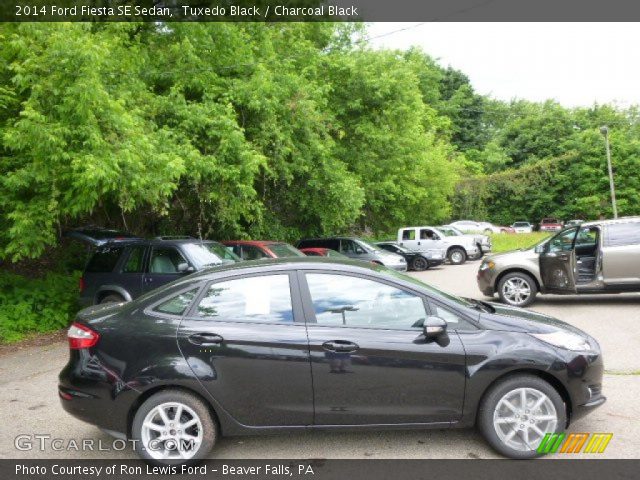 2014 Ford Fiesta SE Sedan in Tuxedo Black