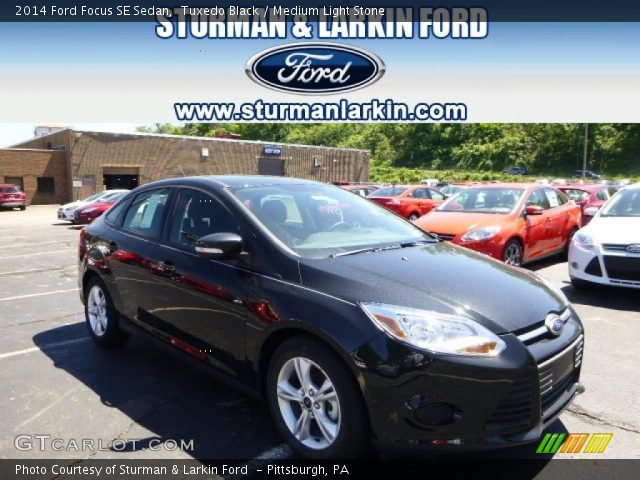 2014 Ford Focus SE Sedan in Tuxedo Black
