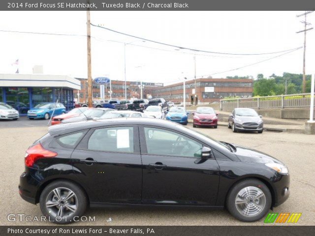 2014 Ford Focus SE Hatchback in Tuxedo Black