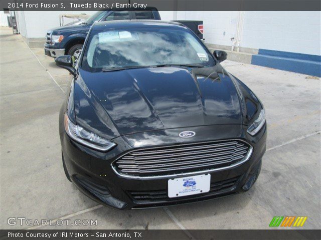 2014 Ford Fusion S in Tuxedo Black