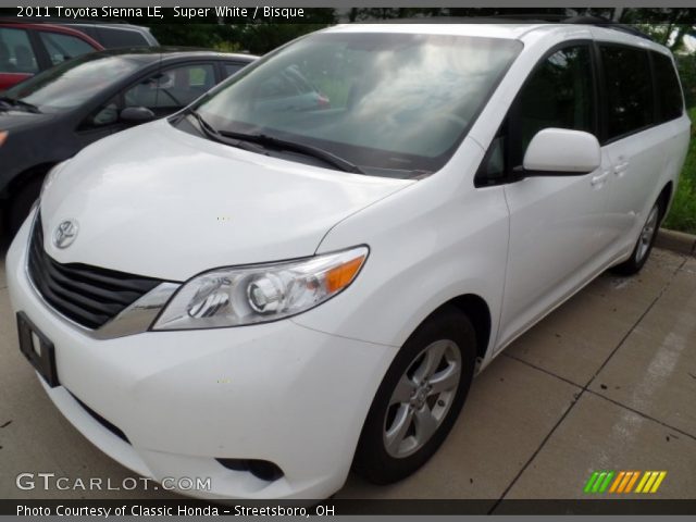 2011 Toyota Sienna LE in Super White