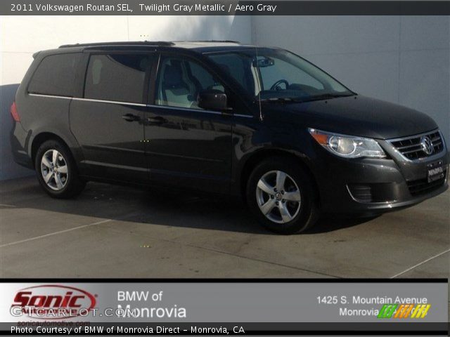 2011 Volkswagen Routan SEL in Twilight Gray Metallic