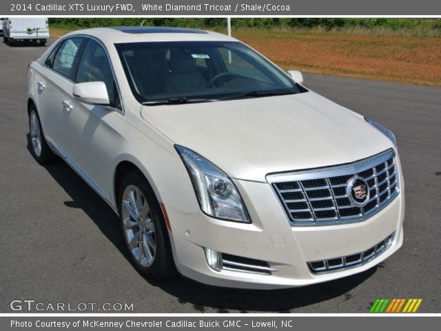 2014 Cadillac XTS Luxury FWD in White Diamond Tricoat