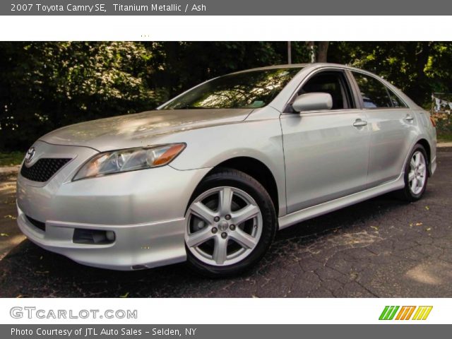 2007 Toyota Camry SE in Titanium Metallic