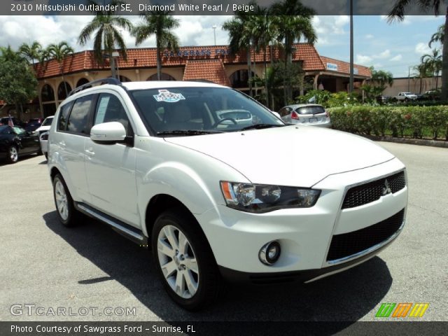 2010 Mitsubishi Outlander SE in Diamond White Pearl