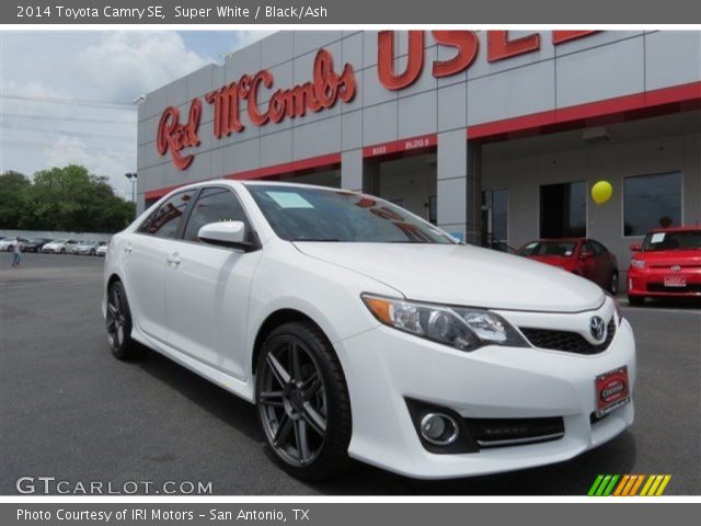2014 Toyota Camry SE in Super White