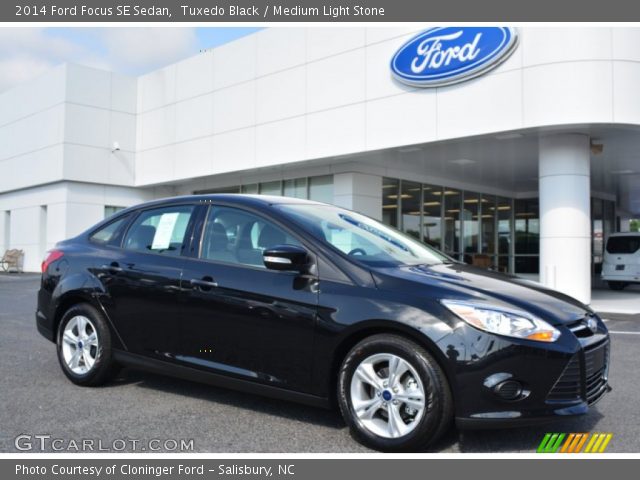 2014 Ford Focus SE Sedan in Tuxedo Black
