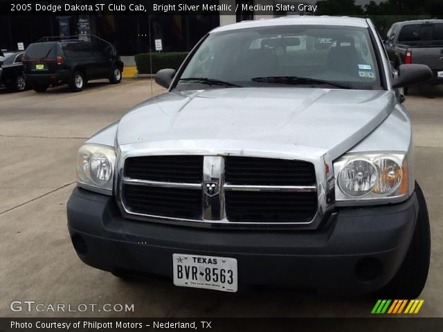 2005 Dodge Dakota ST Club Cab in Bright Silver Metallic