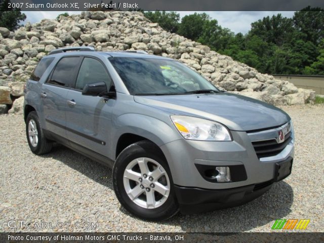 2007 Saturn Outlook XE in Silver Pearl