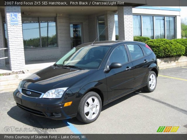 2007 Ford Focus ZX5 SES Hatchback in Pitch Black