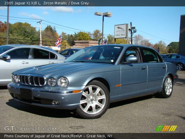 2005 Jaguar XJ XJ8 L in Zircon Metallic