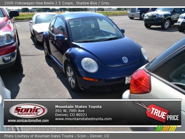 2006 Volkswagen New Beetle 2.5 Coupe in Shadow Blue