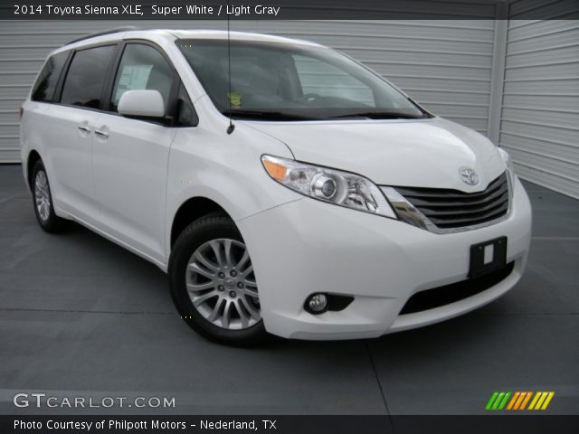 2014 Toyota Sienna XLE in Super White
