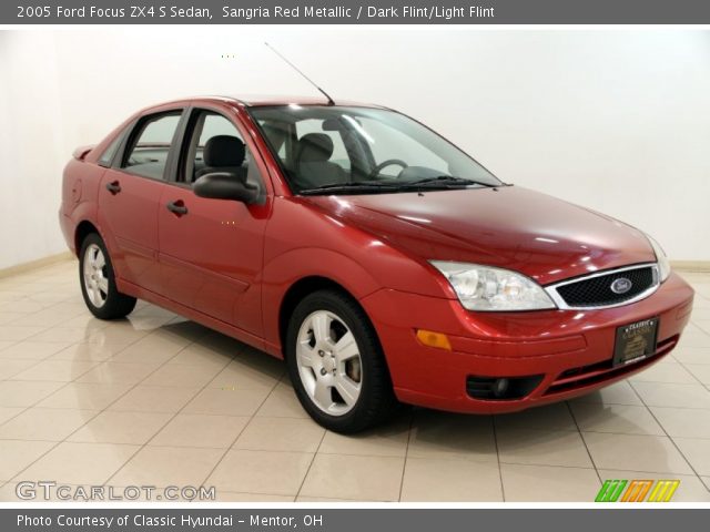 2005 Ford Focus ZX4 S Sedan in Sangria Red Metallic