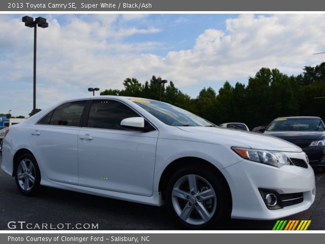 2013 Toyota Camry SE in Super White